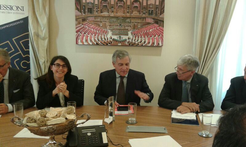 La fondatrice e director di L.D con il Ministro Tajani